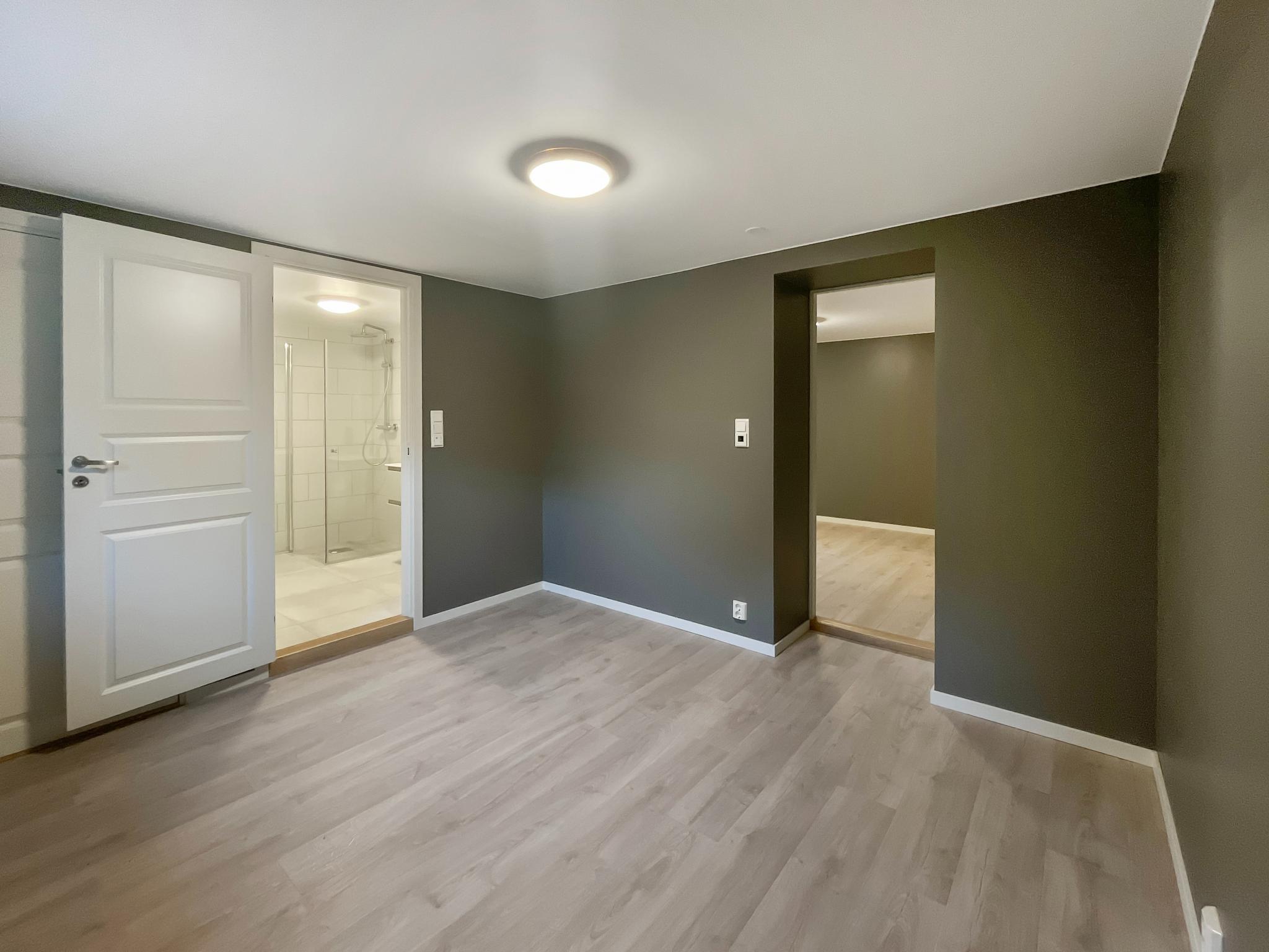 Soverom mot stue og bad